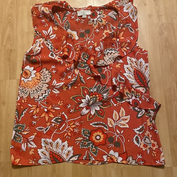 Floral ruffle neck top - Picture 2 of 3
